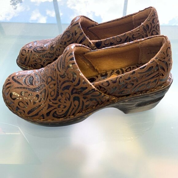 Boc BORN Size 6M Peggy Clogs Embossed Leather Slip On Clogs Wedge Women Brown - Picture 1 of 6